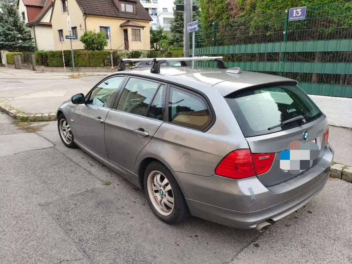 BMW 3 Series 2009 photo 2