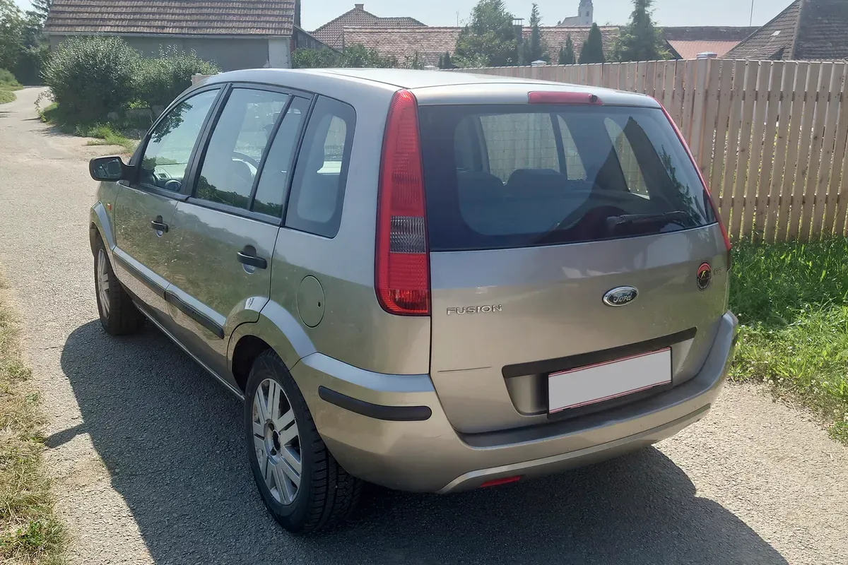Ford Fusion 2003 photo 2