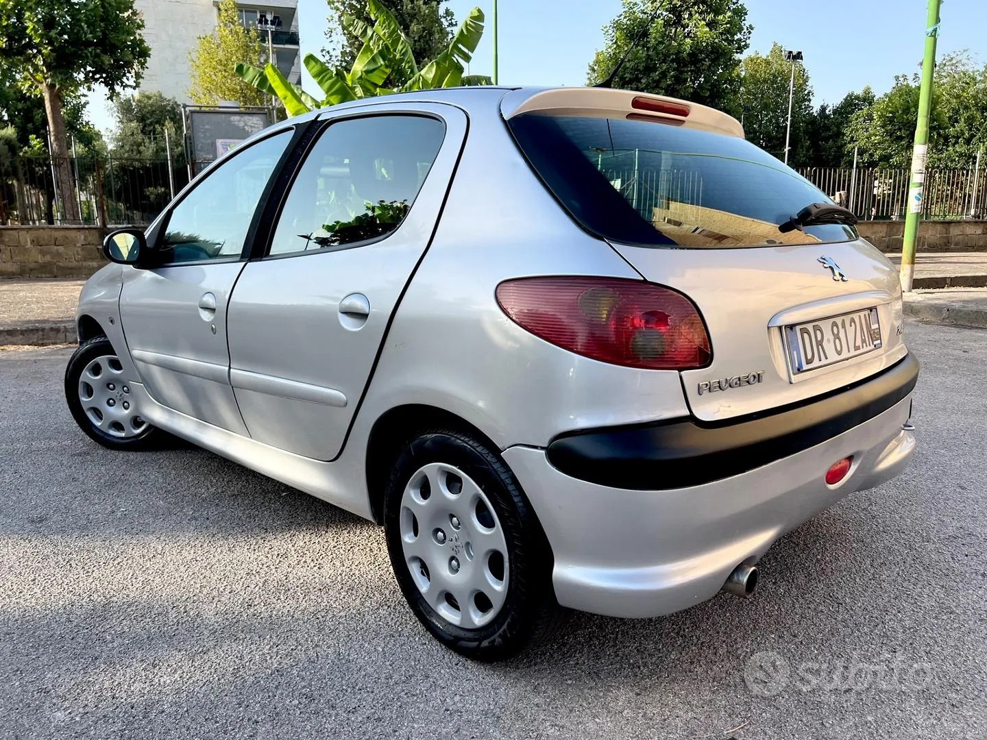 Peugeot 206 2008 photo 4