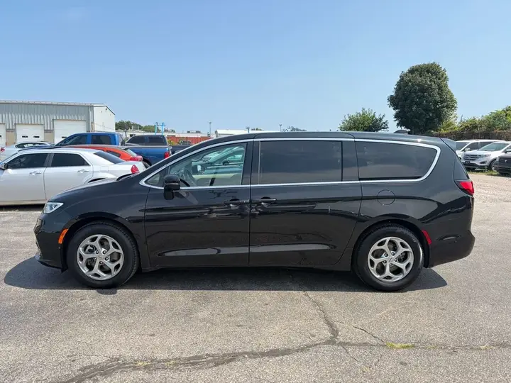 Chrysler Pacifica 2024 photo 4
