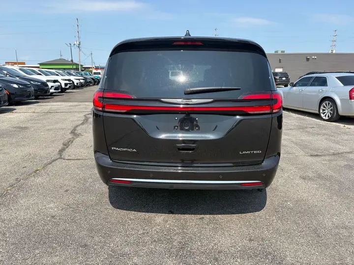 Chrysler Pacifica 2024 photo 5