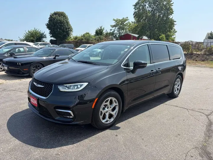 Chrysler Pacifica 2024 photo 3