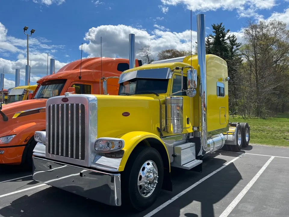 Peterbilt 389 2023 photo 2