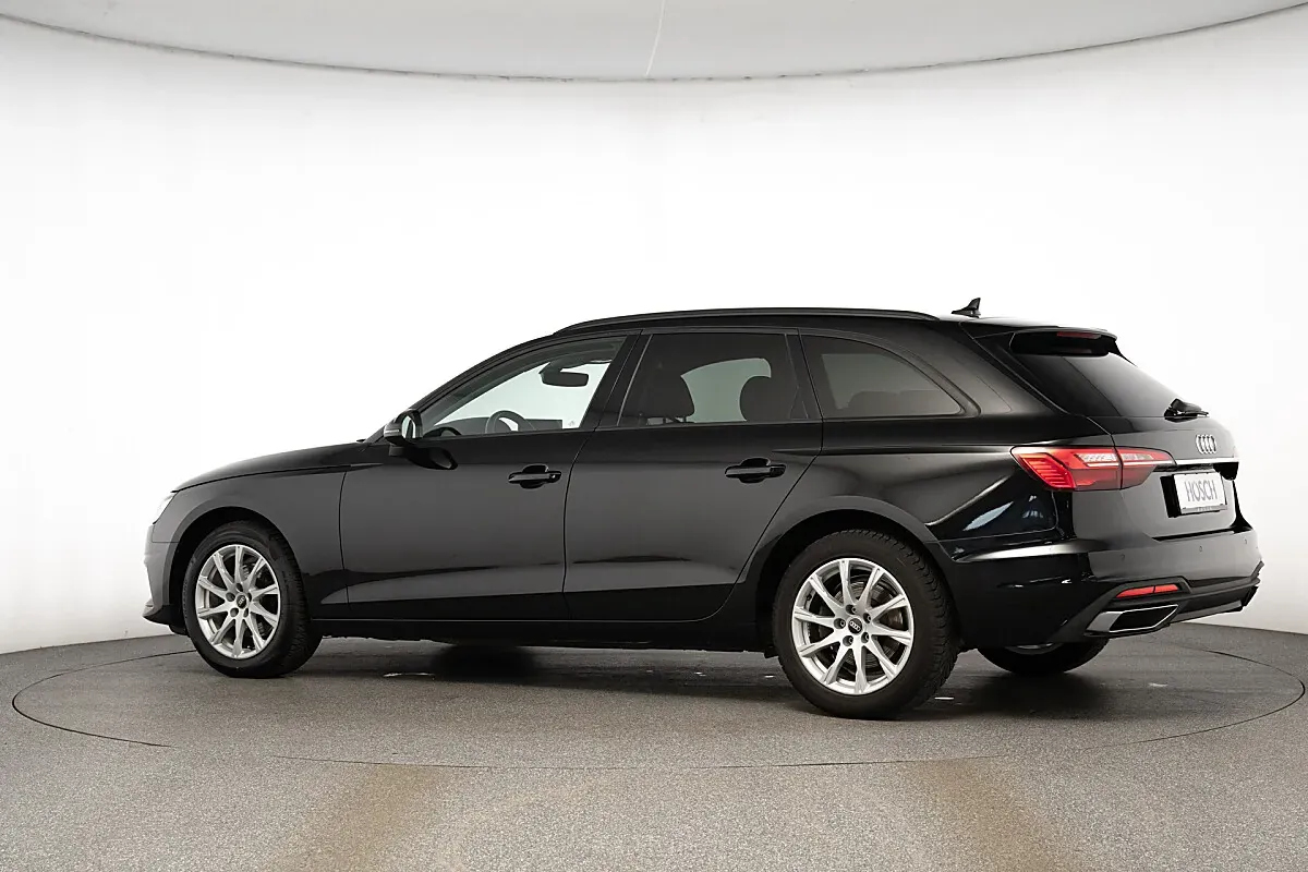 Audi A4 2022 photo 3