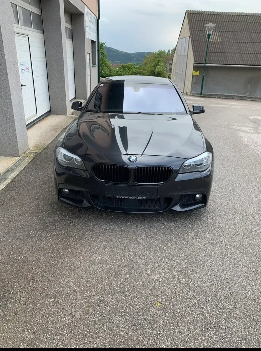 BMW 5 Series 2011 photo 2