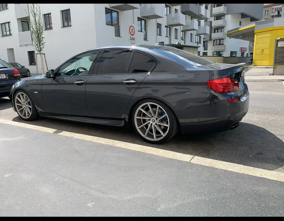 BMW 5 Series 2011 photo 3