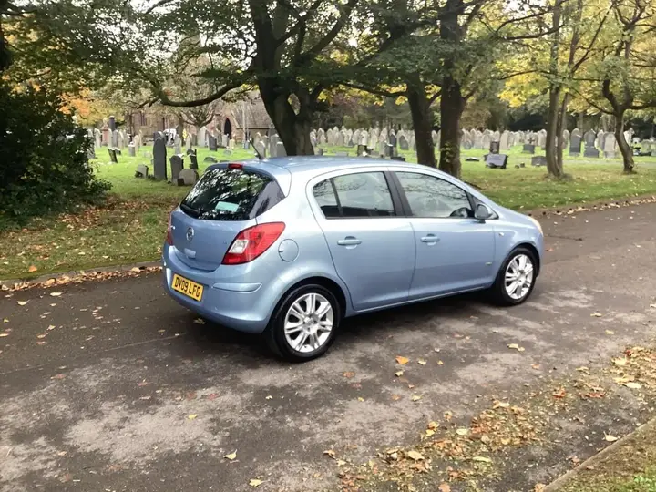 Vauxhall Corsa 2009 photo 3