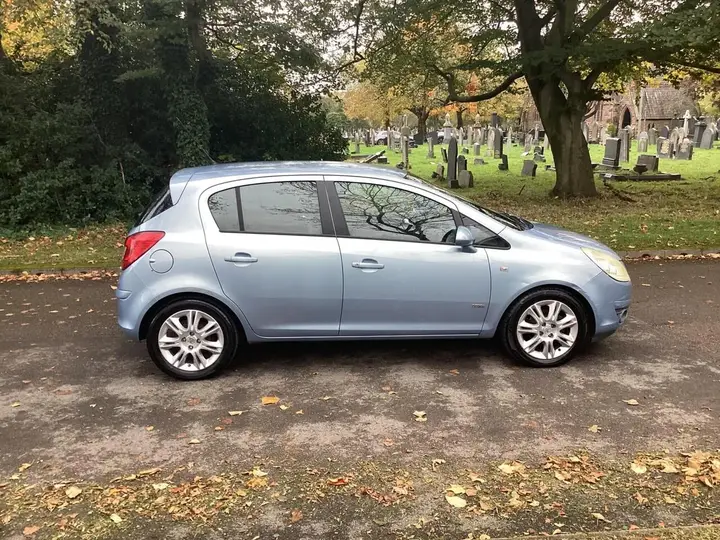 Vauxhall Corsa 2009 photo 2
