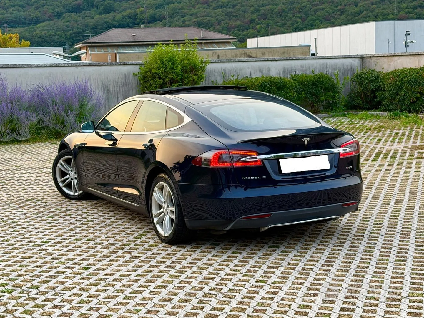Tesla Model S 2015 photo 4
