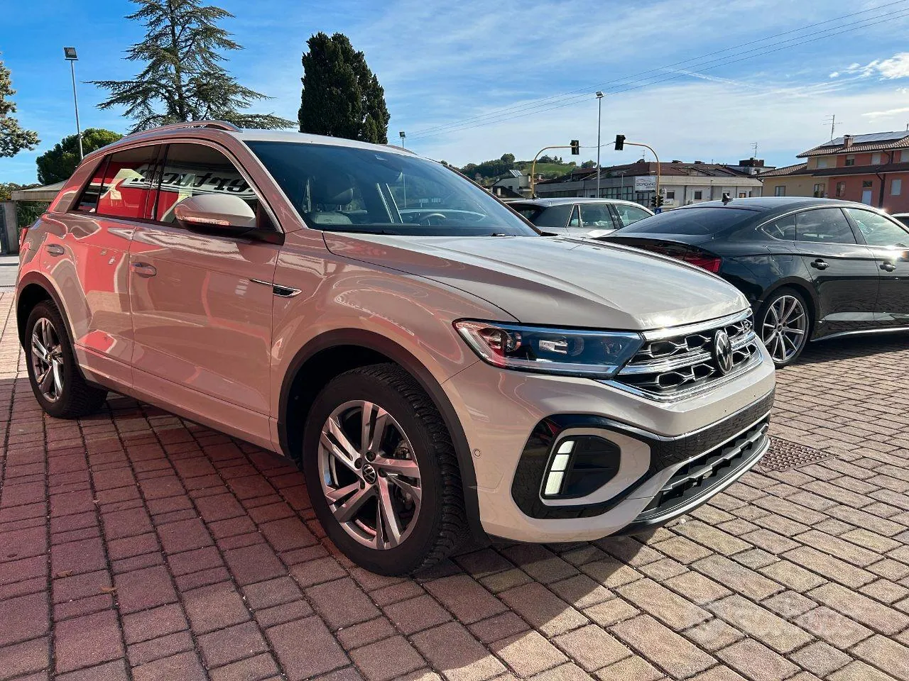 Volkswagen T-Roc 2024 photo 2