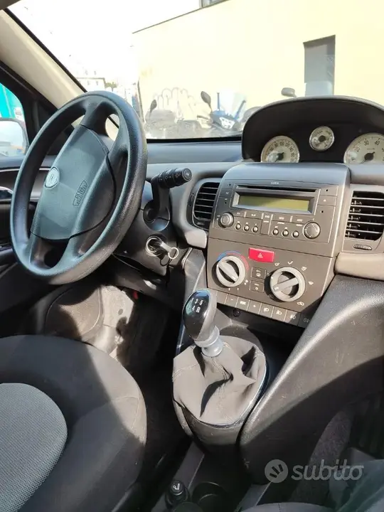 Lancia Ypsilon 2004 photo 5