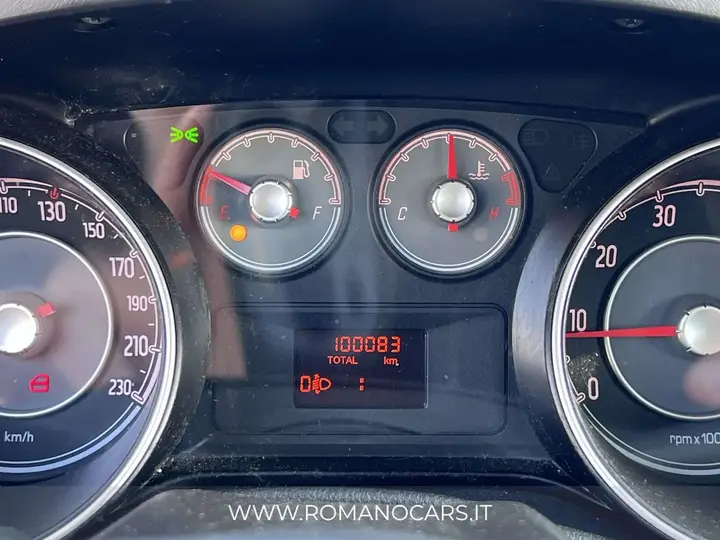 Fiat Grande Punto 2011 photo 5