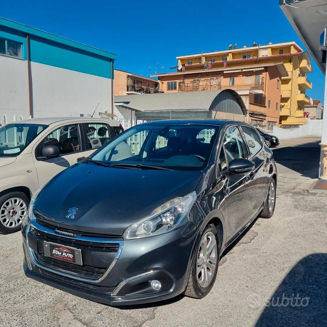 Peugeot 208 2012 photo 2