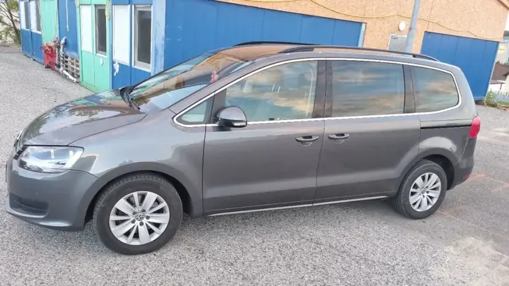 Volkswagen Sharan 2011 photo 2