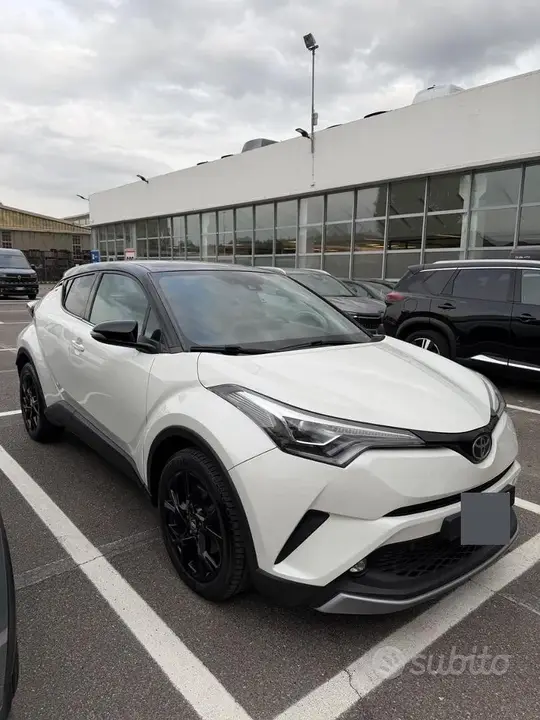 Toyota C-Hr 2017 photo 2