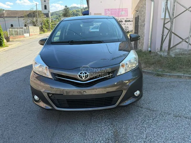 Toyota Yaris 2012 photo 2