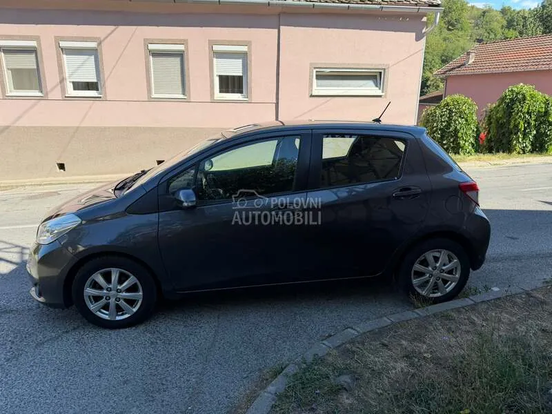 Toyota Yaris 2012 photo 4