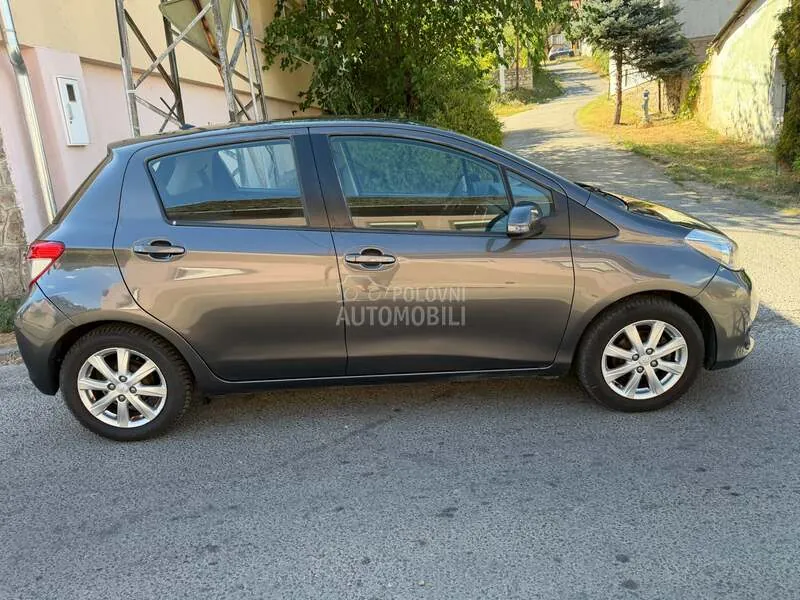 Toyota Yaris 2012 photo 5