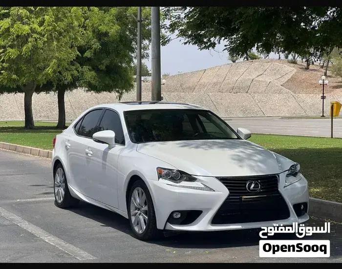 Lexus Is 300 2016 photo 5