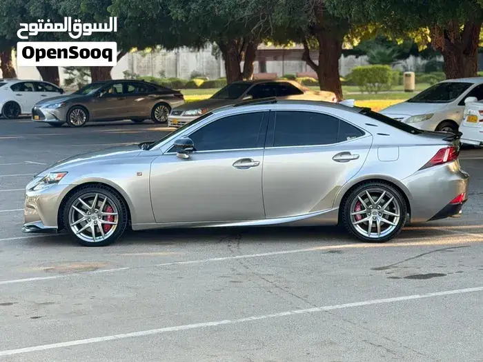 Lexus Is 300 2016 photo 2