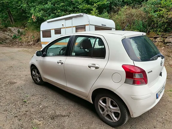 Toyota Yaris 2011 photo 2