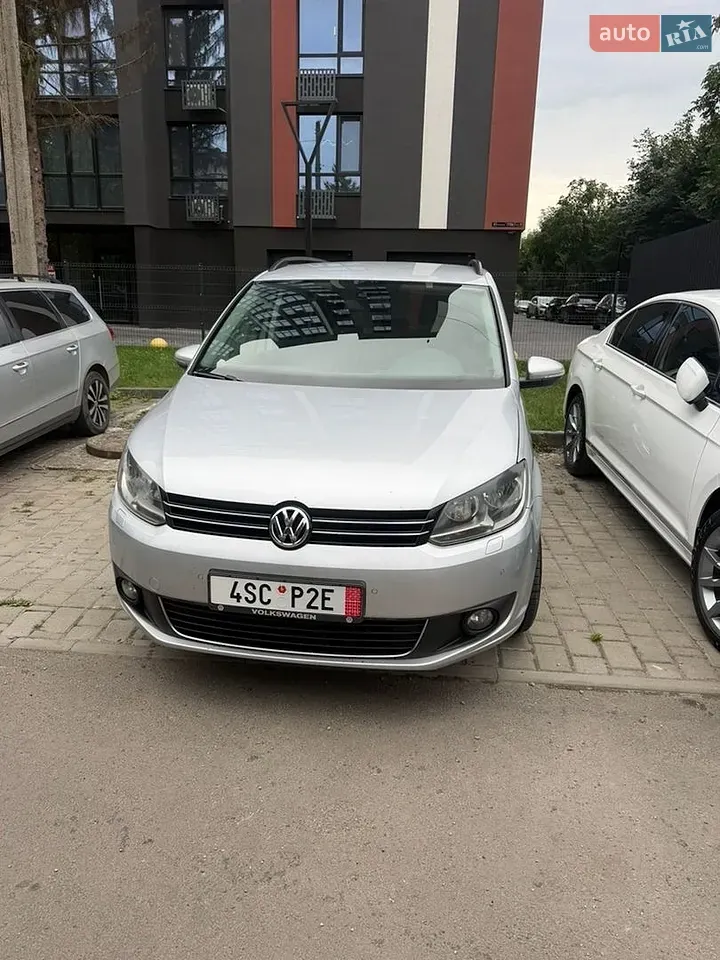 Volkswagen Touran 2011 photo 4