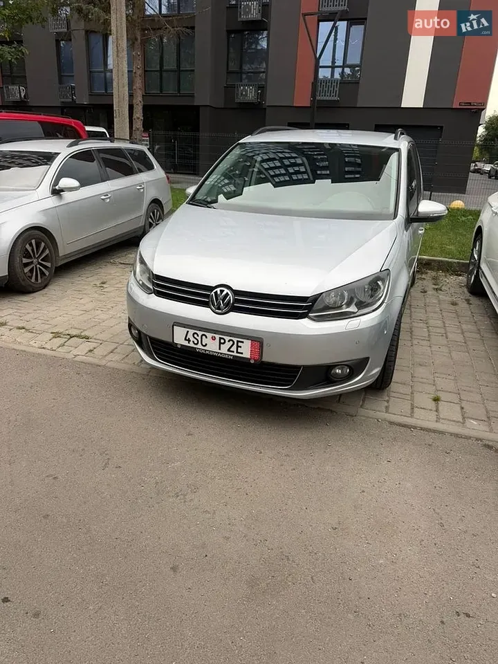 Volkswagen Touran 2011 photo 3