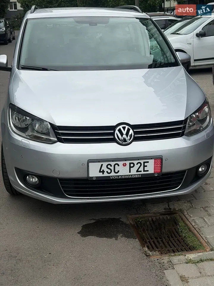 Volkswagen Touran 2011 photo 2