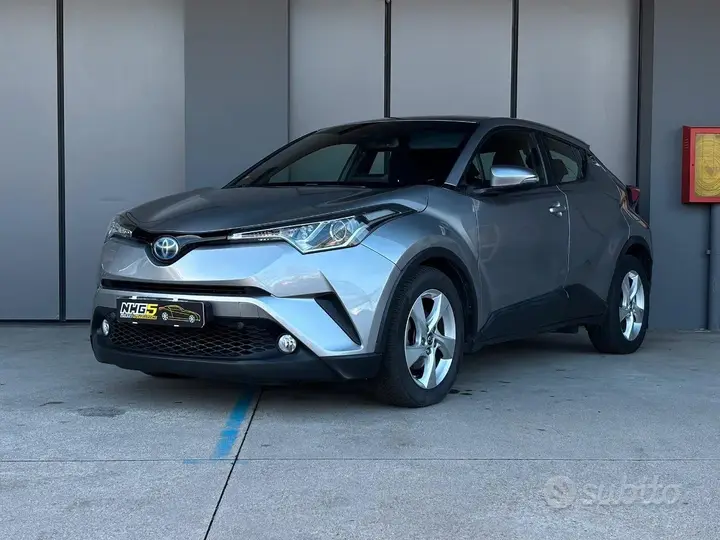 Toyota C-Hr 2018 photo 2