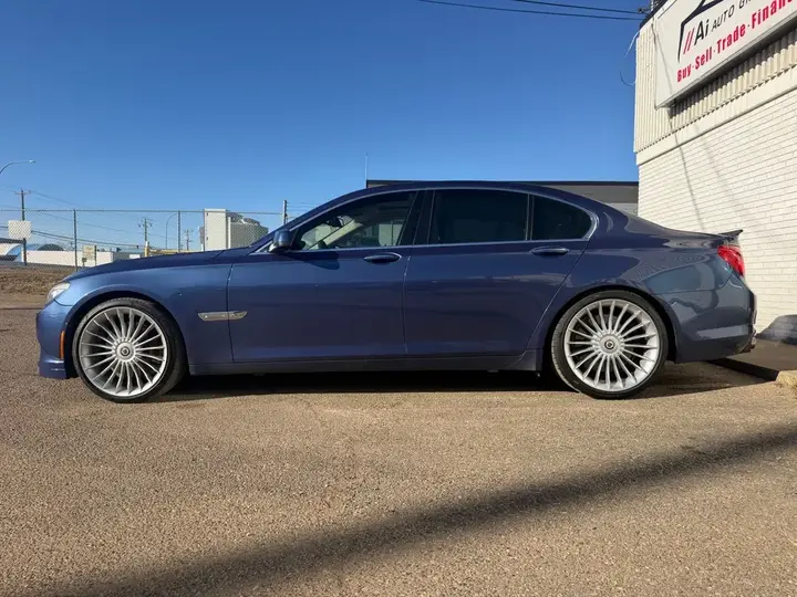 BMW 7 Series 2011 photo 5