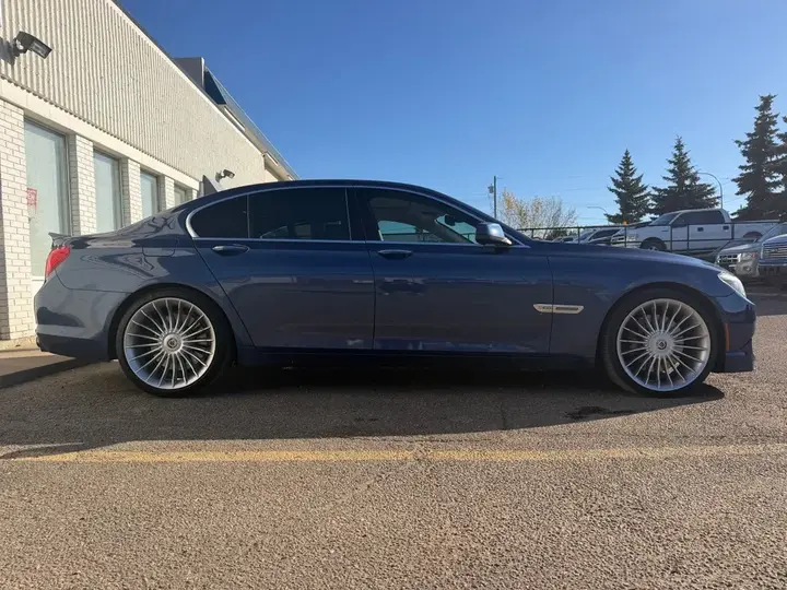 BMW 7 Series 2011 photo 4