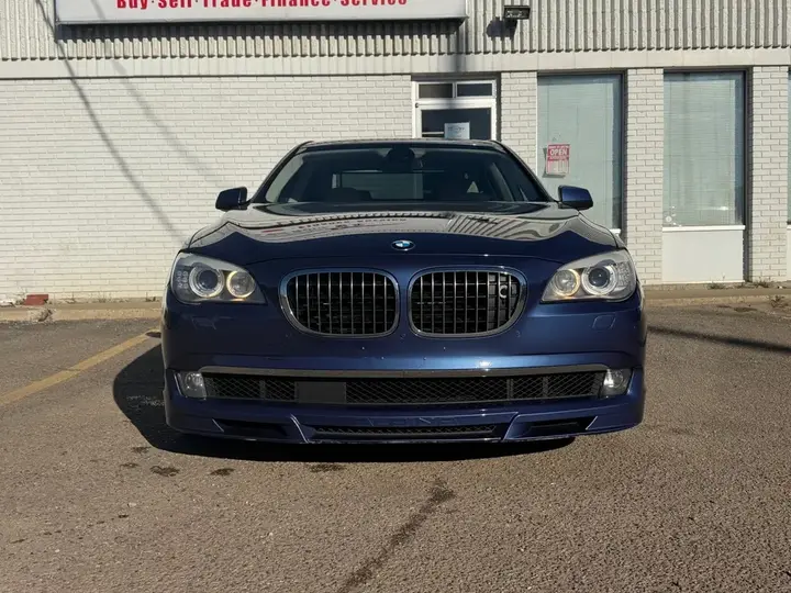 BMW 7 Series 2011 photo 2