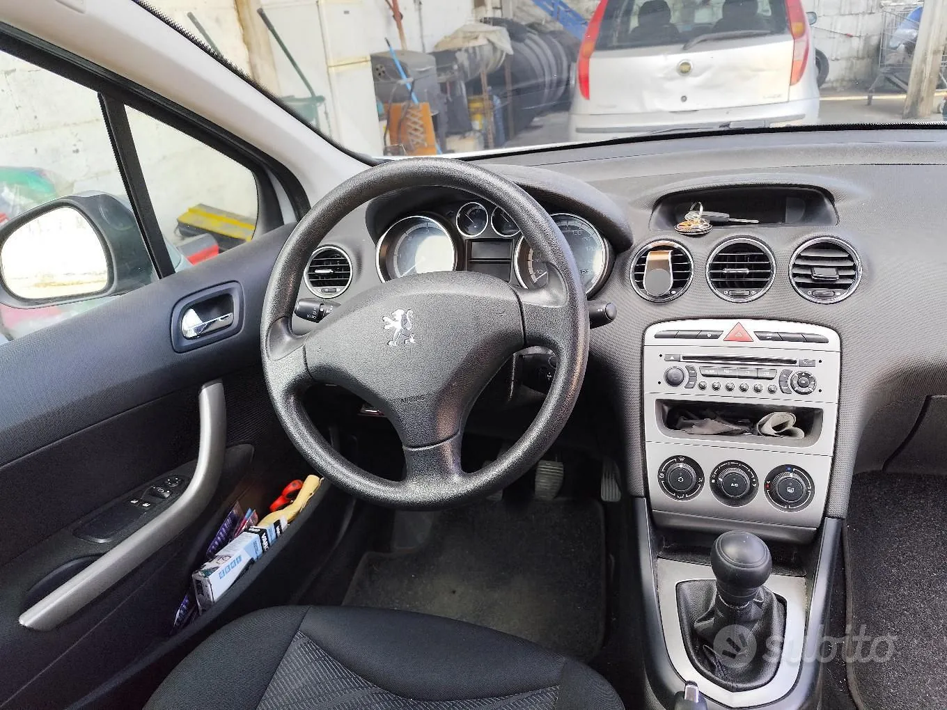 Peugeot 308 2011 photo 2