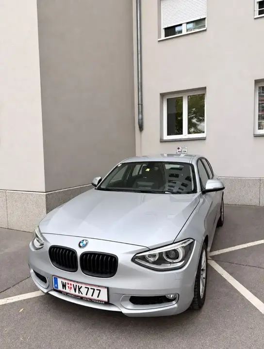 BMW 1 Series 2012 photo 2