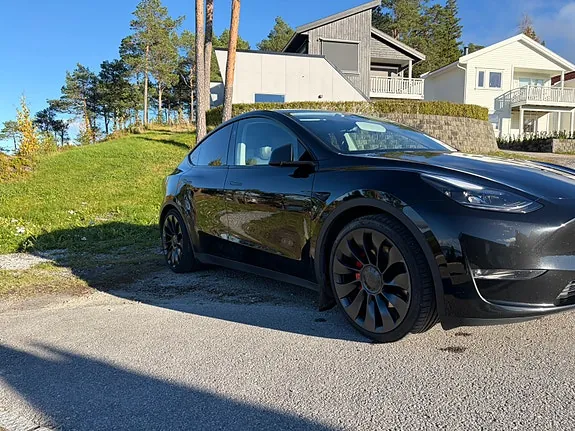 Tesla Model Y 2024 photo 2