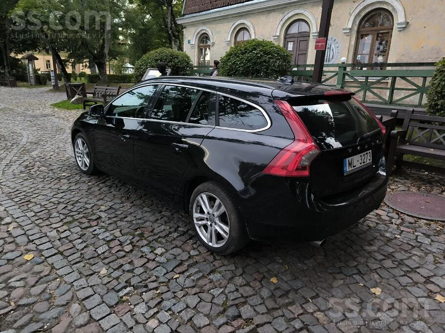 Volvo V60 2011 photo 2