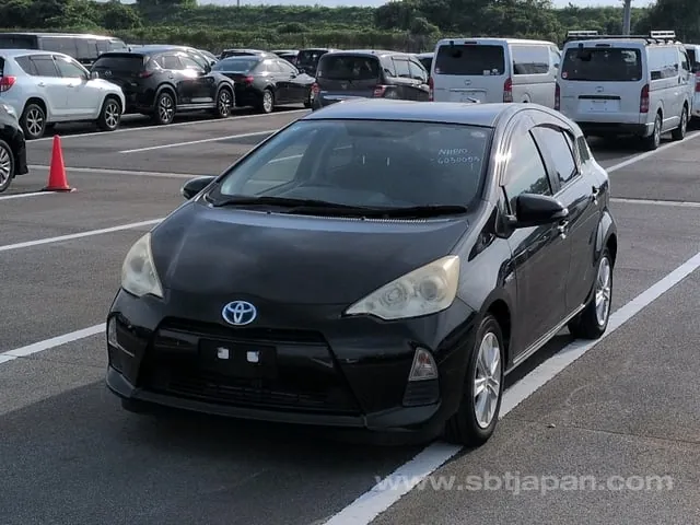 Toyota Aqua 2012 photo 2