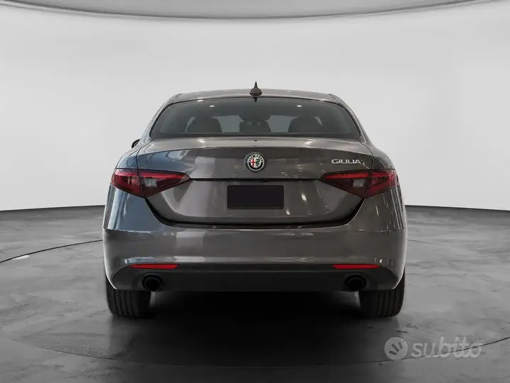 Alfa Romeo Giulia 2022 photo 3