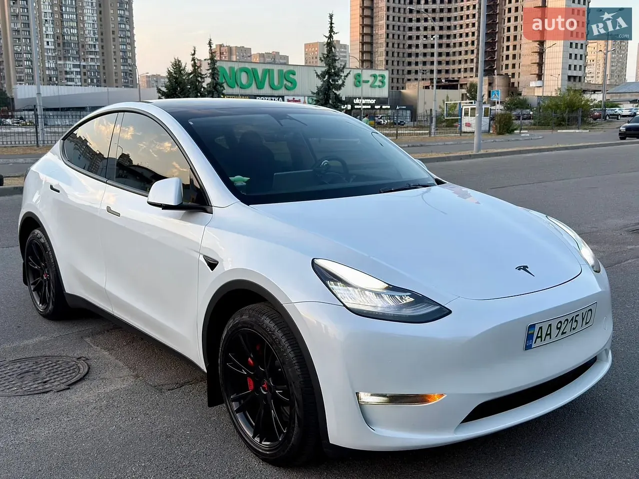 Tesla Model Y 2023 photo 2