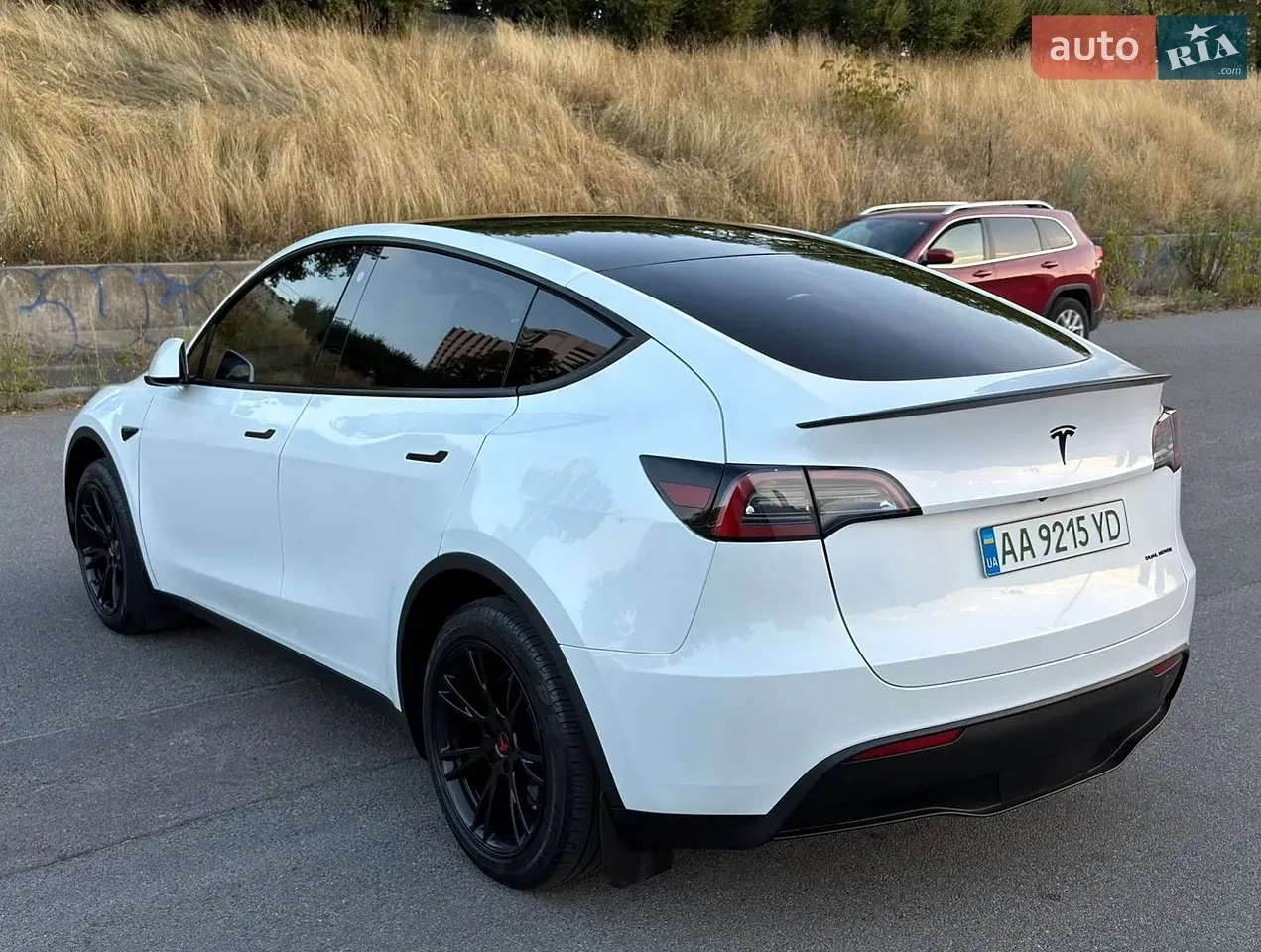 Tesla Model Y 2023 photo 4
