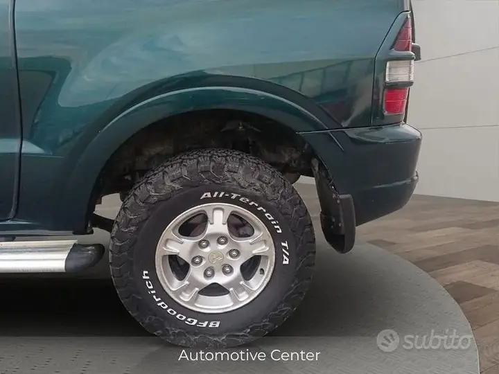 Mitsubishi Pajero 2002 photo 2