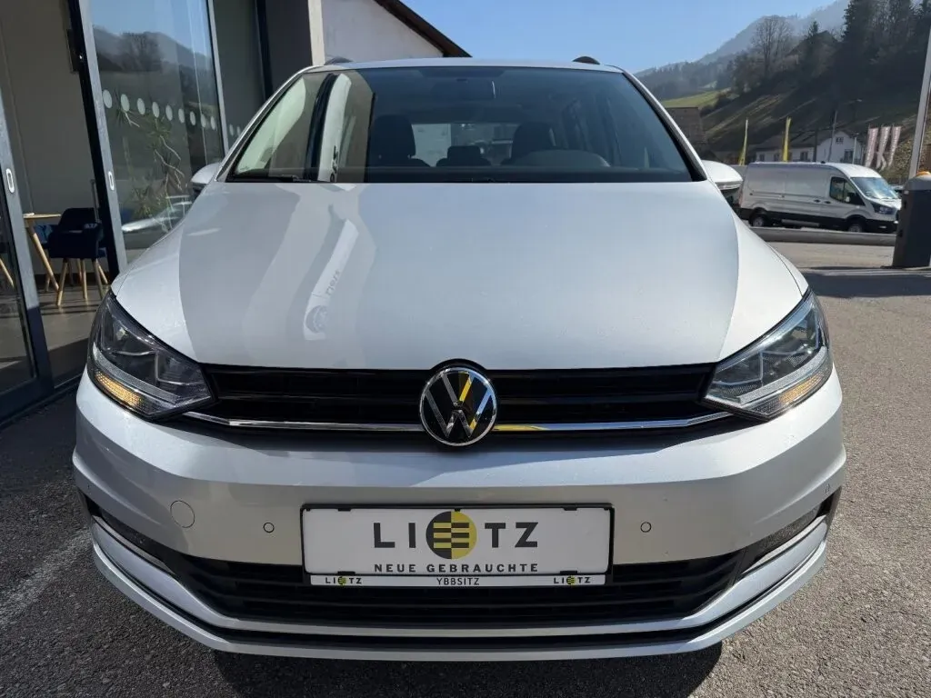 Volkswagen Touran 2021 photo 2