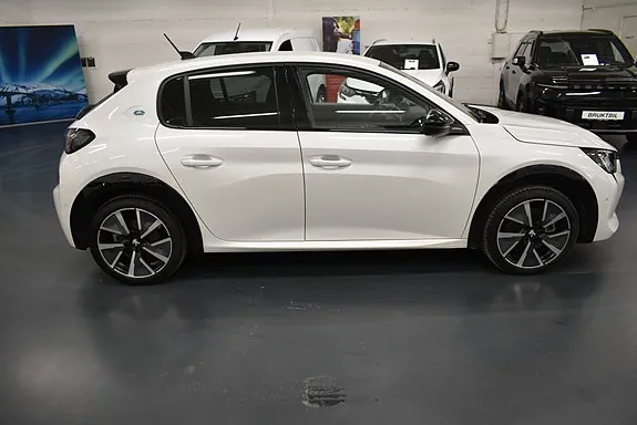 Peugeot 208 2022 photo 3