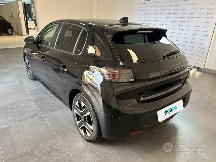 Peugeot 208 2024 photo 3