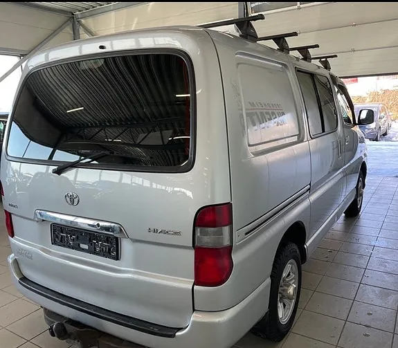 Toyota Hiace 2011 photo 4