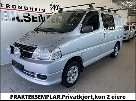 Toyota Hiace 2011 photo 3
