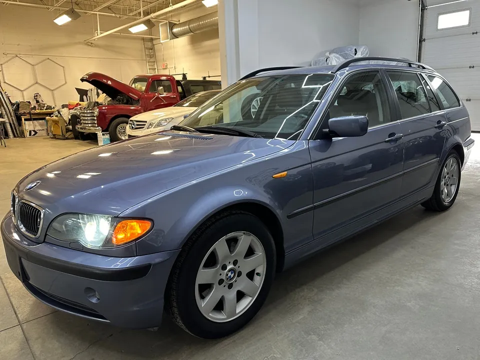 BMW 3 Series 2002 photo 2