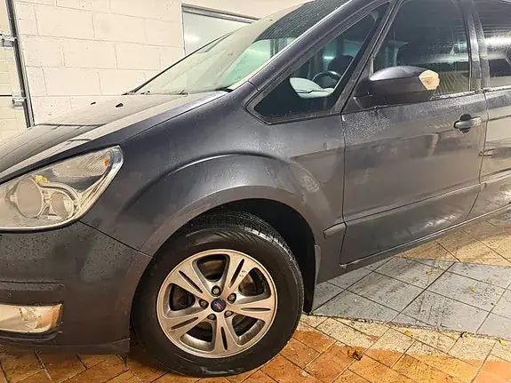 Ford Galaxy 2009 photo 2