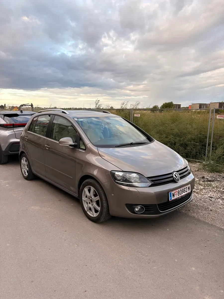 Volkswagen Golf 2012 photo 2