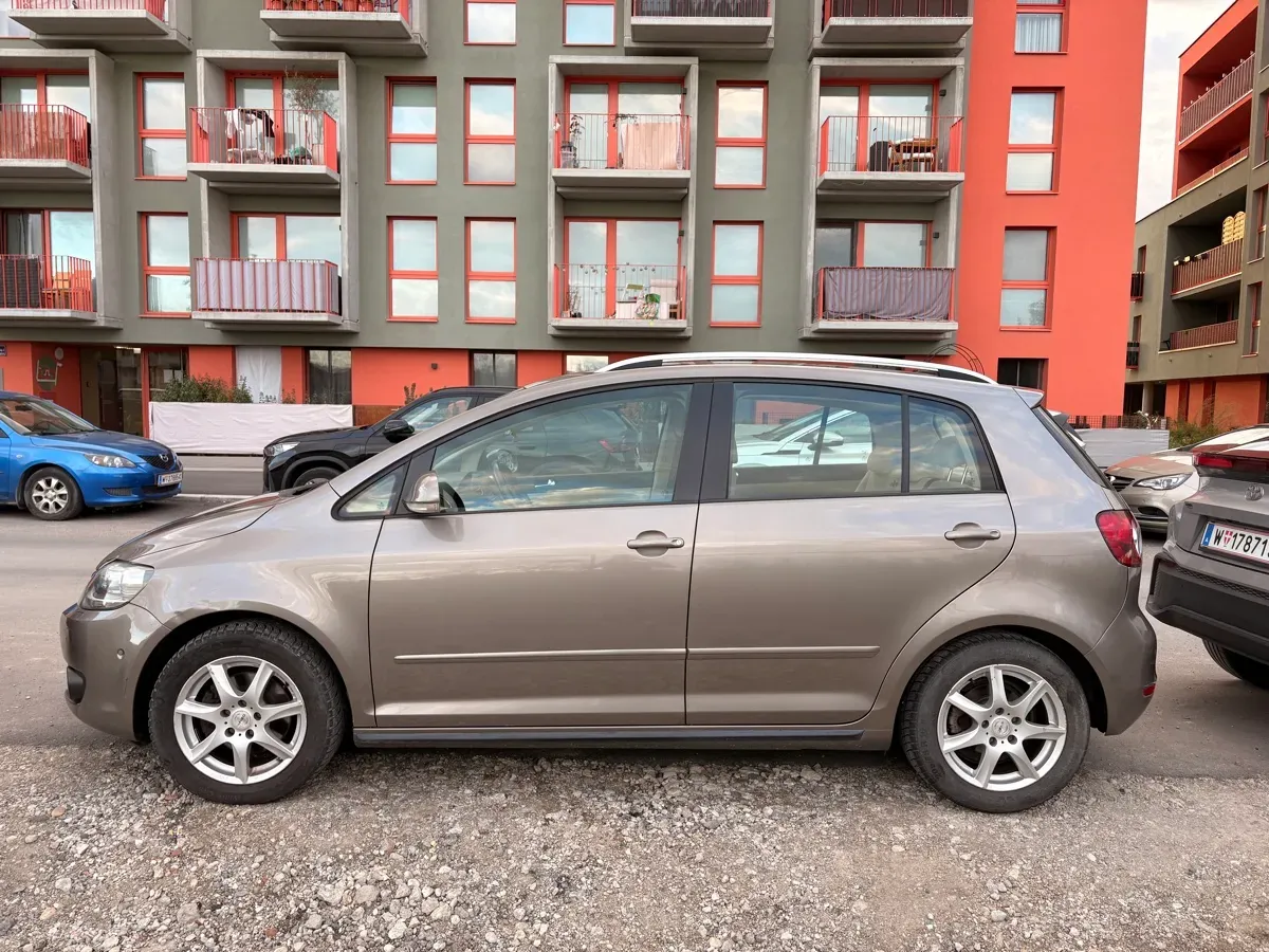 Volkswagen Golf 2012 photo 3